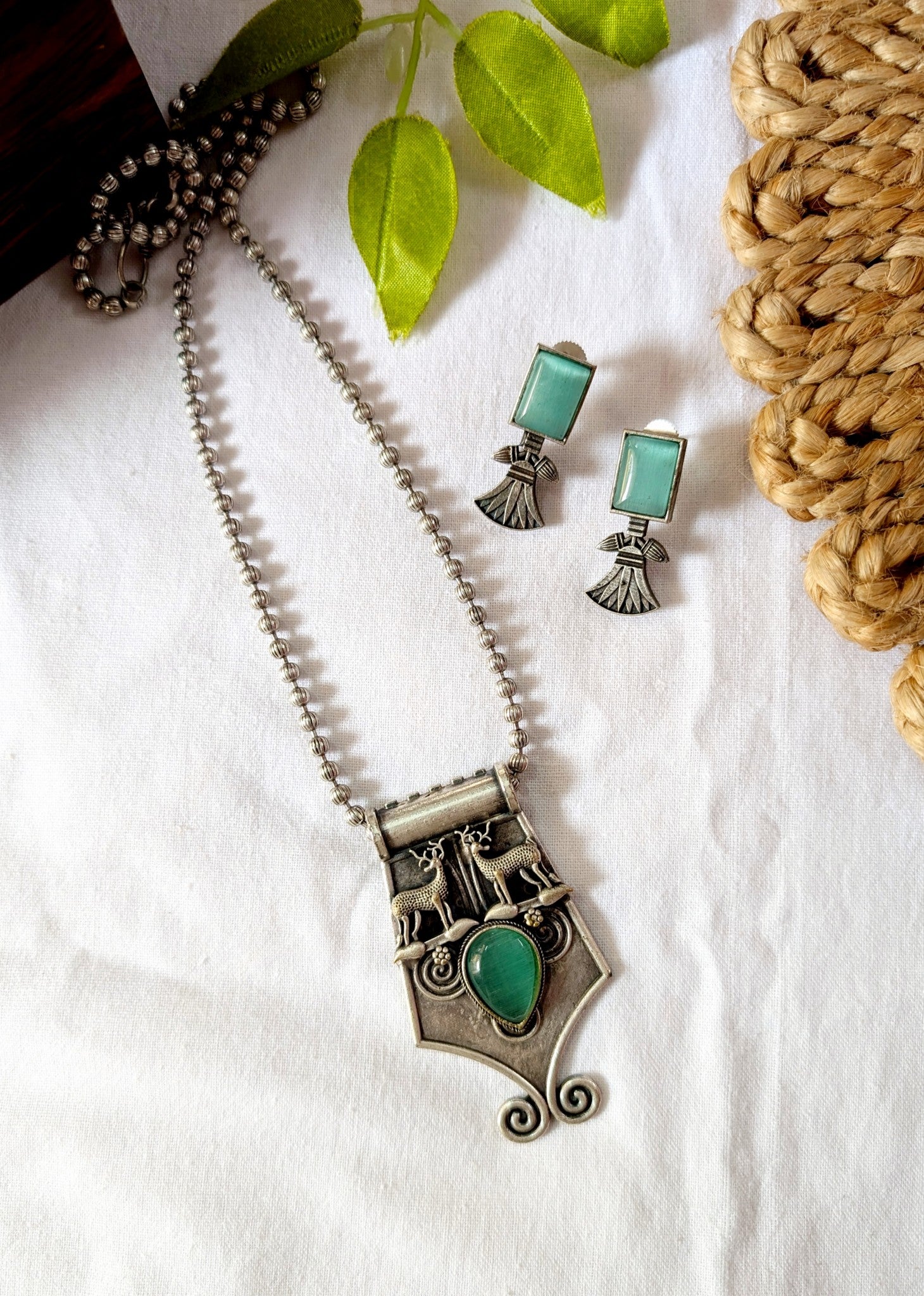 Chique Monalisa Stone Silver Replica Pendant Sets