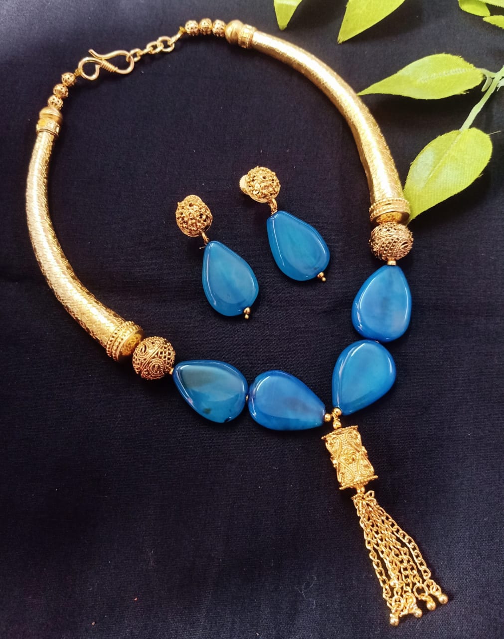 Elegant Agate Stone Hasli Necklace Set