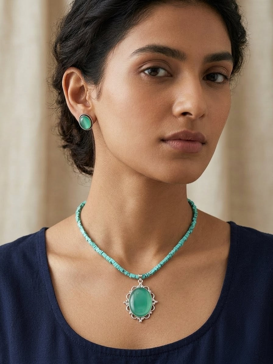 Elegant Uncut Beads Pendant Set